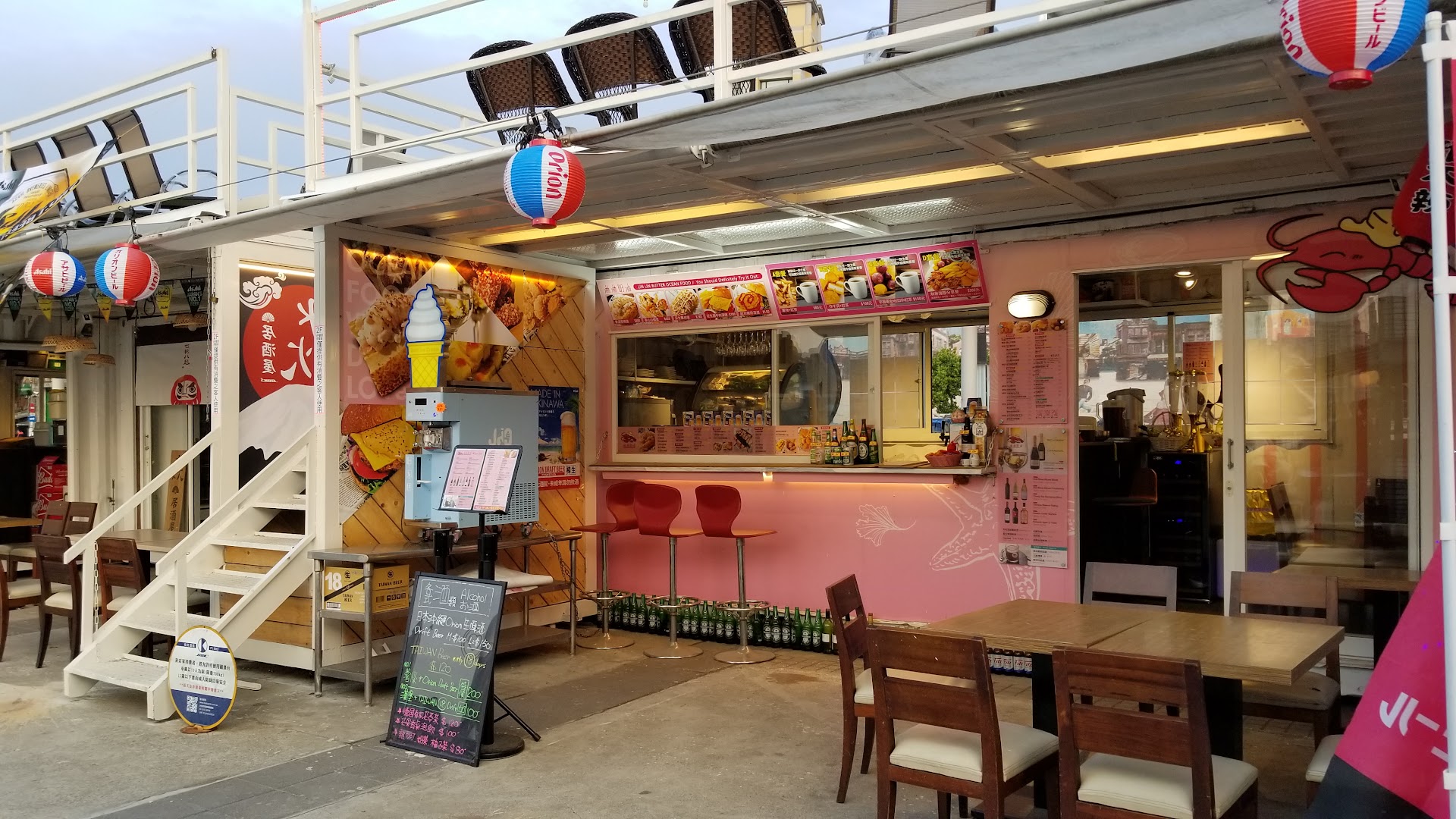 일월담 새벽 물안개 속 더 라루 — 호수가 객실 안으로 들어오는 순간